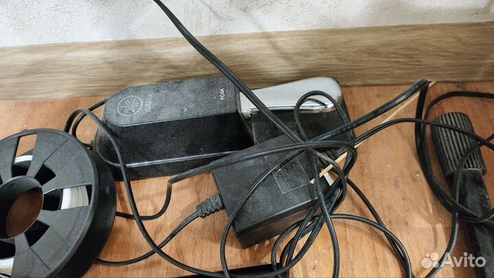 Синтезатор yamaha psr r300 с подставкой