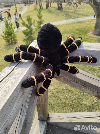 Вязаная мягкая игрушка Паук