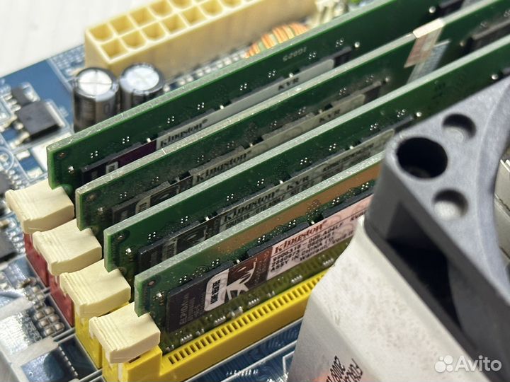 Материнская плата с процессором и памятью