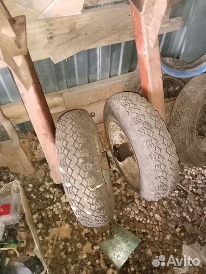 Опорное колесо со ступицей