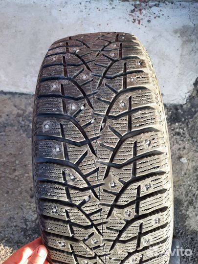 Bridgestone Blizzak Spike-02 215/55 R17 98T