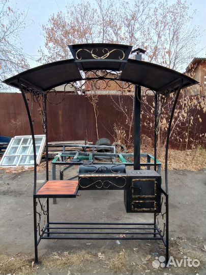 Мангал с печью под казан и двухуровневой крышей