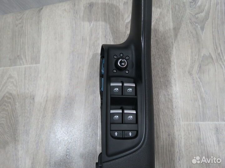 Подлокотник передний левый в сборе Audi Q7 4M