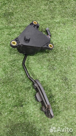 Педаль газа электронная Nissan Tiida 2008