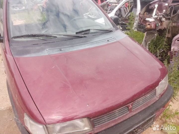 Капот Mitsubishi Space Wagon 2 1992