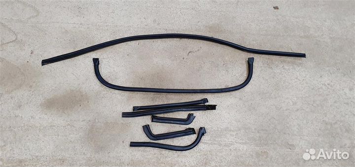 Уплотнитель капота BMW E46