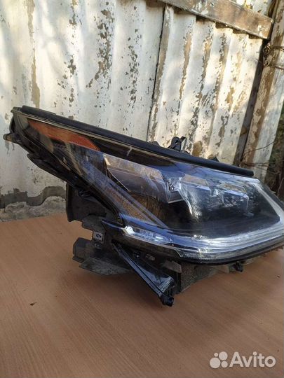 Lexus LX 570 Фара правая 2015