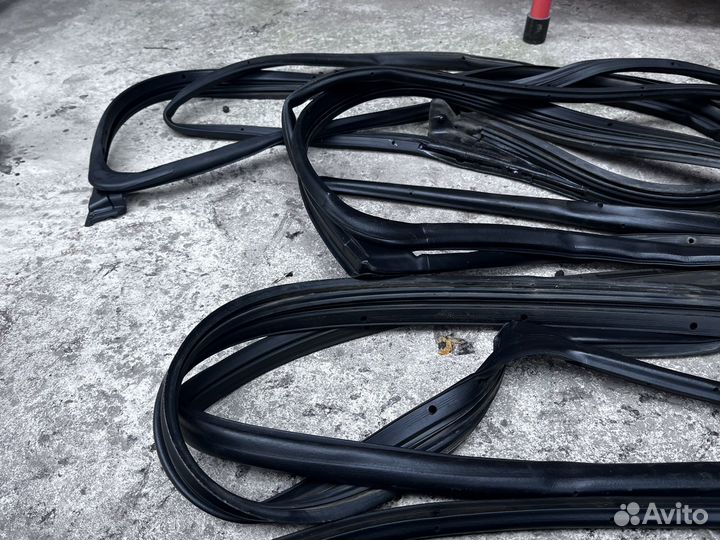 Резиновые уплотнители на двери хонда аккорд CL9