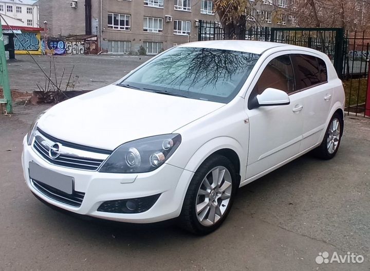 Opel Astra 1.6 МТ, 2011, 185 000 км