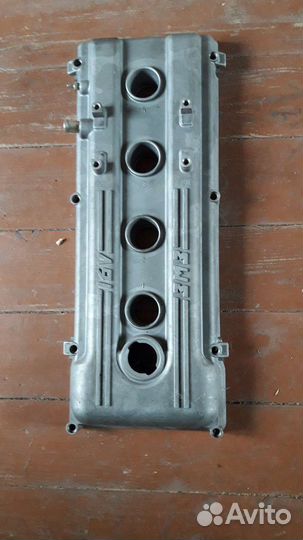 Клапанная крышка двигателя