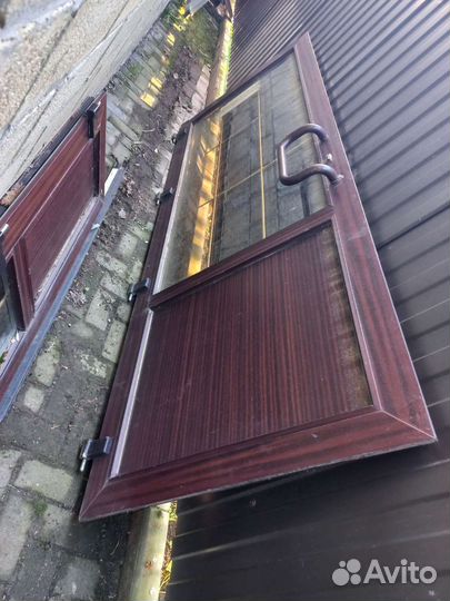 Двери пластиковые со стеклом бу