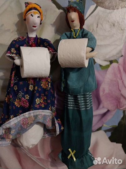 Куколка для туалетной бумаги