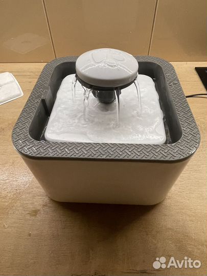 Фонтан– поилка для кошек