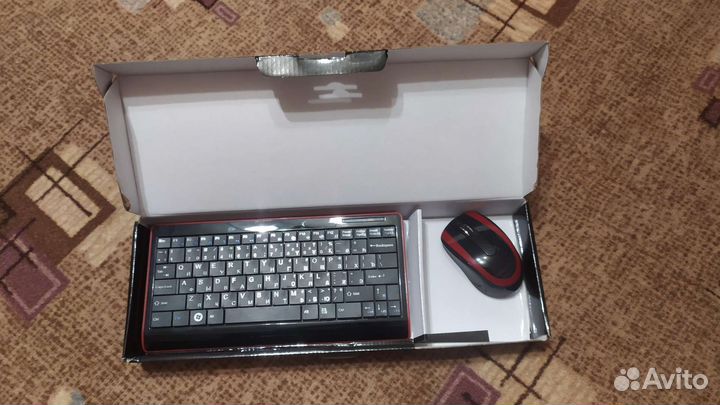 Беспроводная клавиатура и мышь