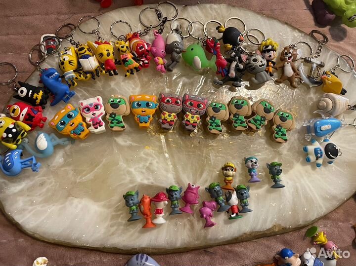 Фигурки киндеры, брелки коллекции