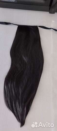 Волосы на заколках черные