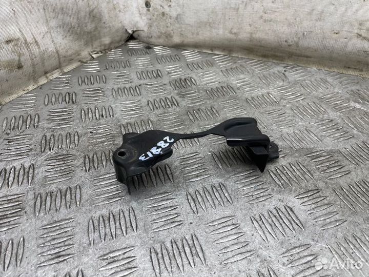 Крепление аккумулятора Nissan Qashqai J10 MR20DE