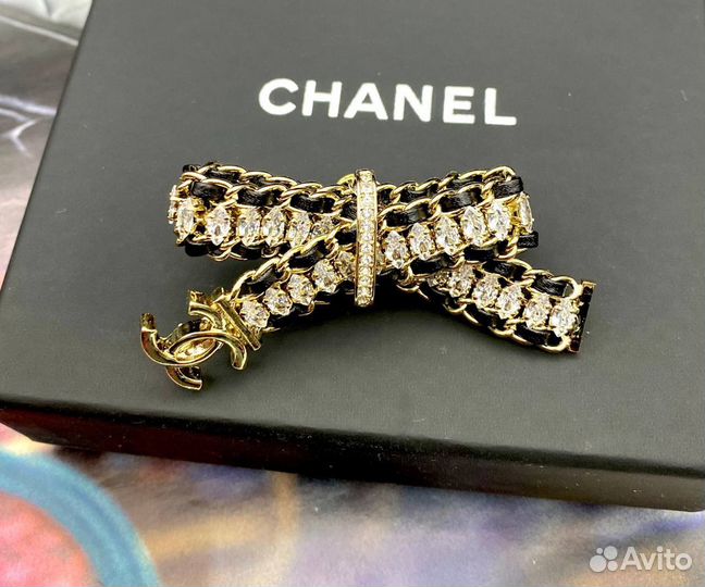 Колье, серьги и брошь Chanel