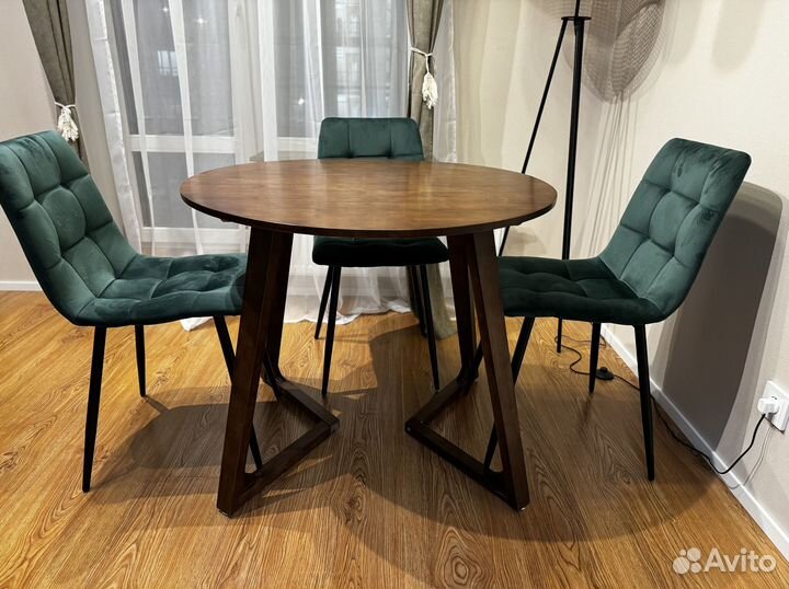 Кухонный стол из массива