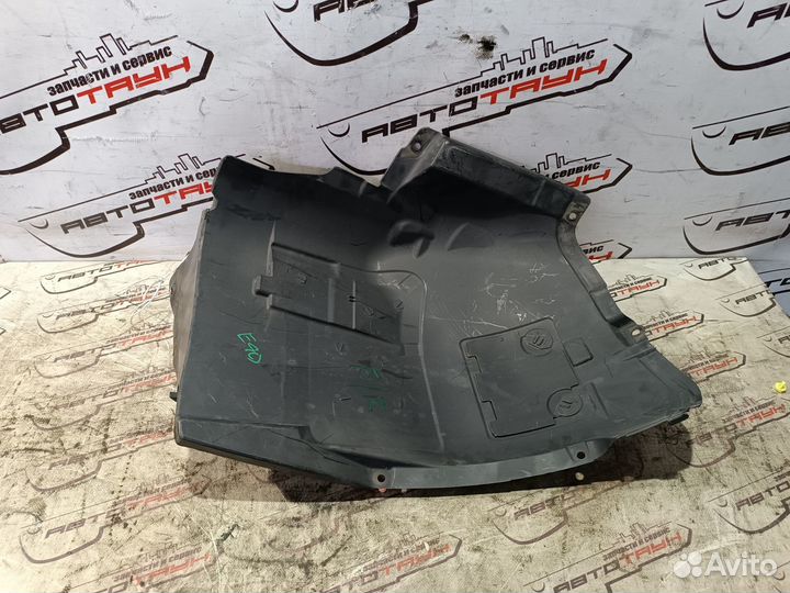 Подкрылок BMW 3-series M3 E90 E91 передний правый передняя часть M-tech 51717903910