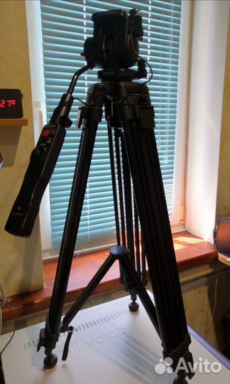 Штатив для видеокамеры