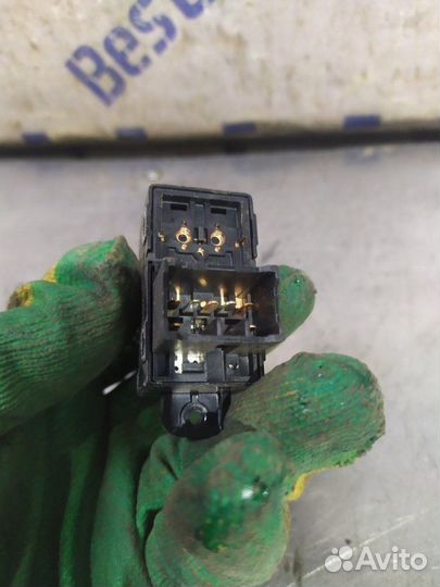 Кнопка стеклоподъемника задняя Kia Sorento 2 2015