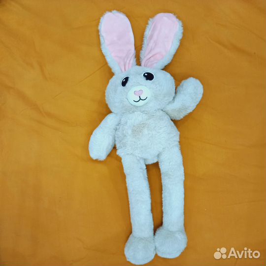 Зайка тянучка 2023 игра в кальмара амонг ас зайцы