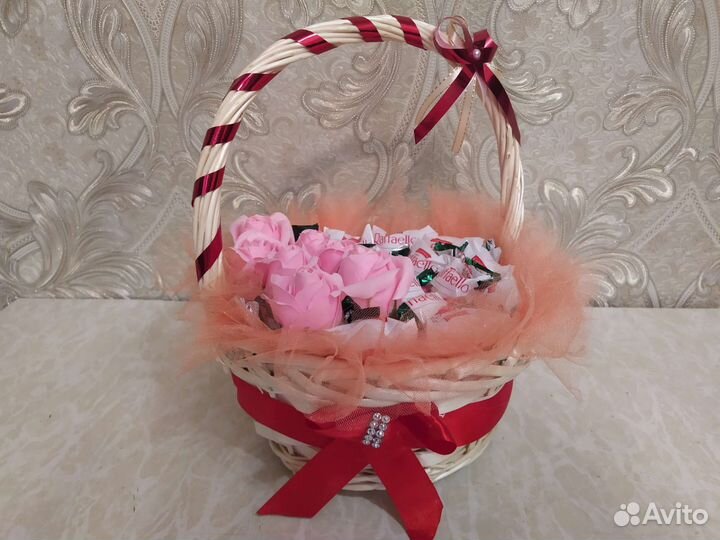 Цветы и подарки