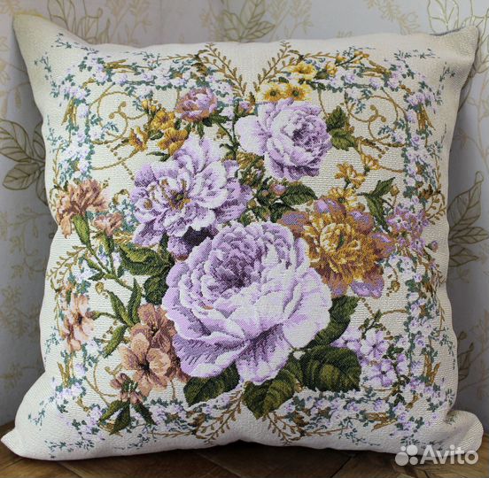 Наволочки гобеленовые с цветочными сюжетами