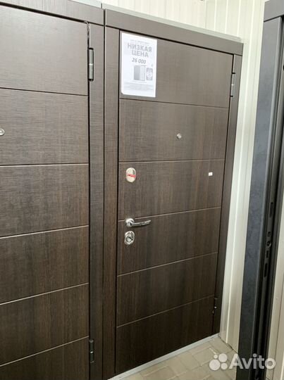 Дверь. Чикаго. Дуб. Шале