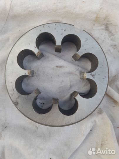 Плашка м52х4 и 48х1,5