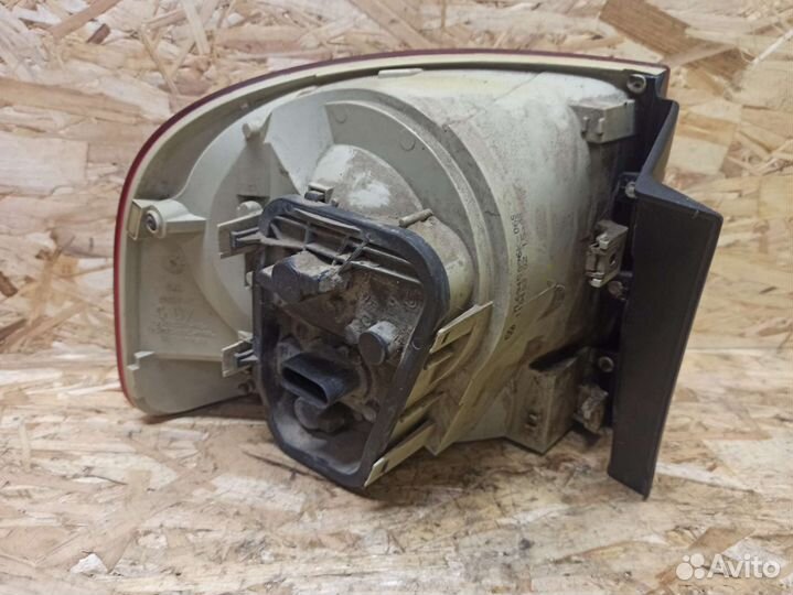 Фонарь задний правый Volkswagen Touareg 7L