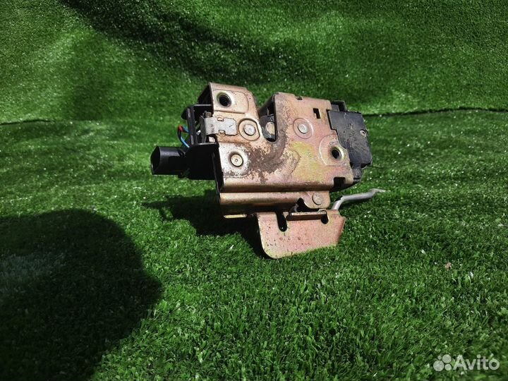 Замок боковой двери Audi A6, II (C5) 1997