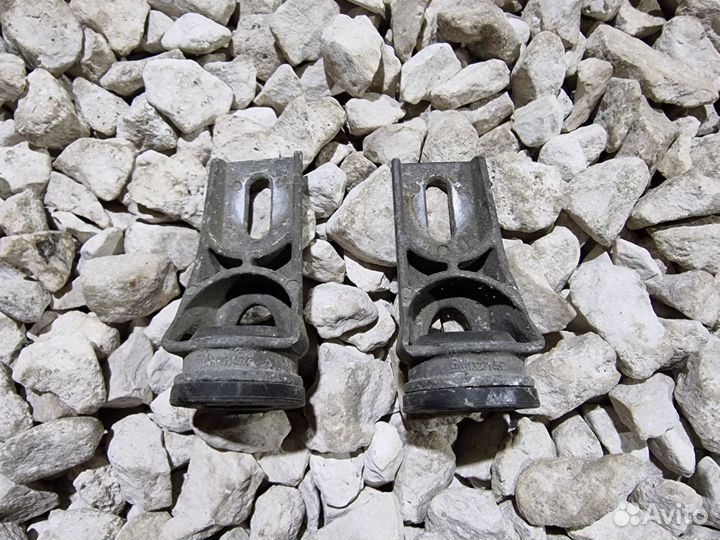 Кронштейн радиатора Мерива