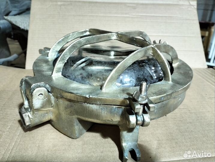 Светильник судовой