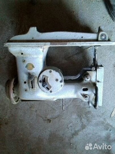 Промышленная швейная машина зиг-заг, 22а. со столо