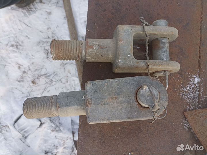 Крюки буксировочные