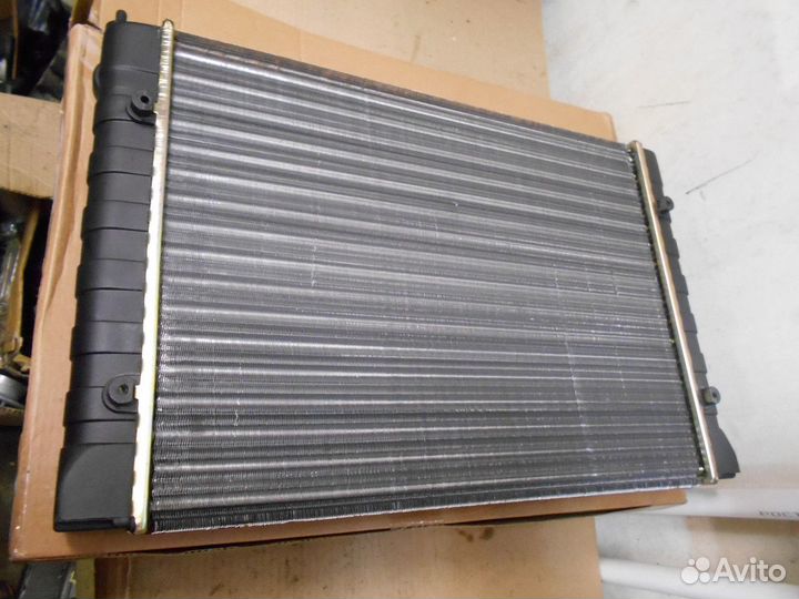 Радиатор системы охлаждения двс VW Golf VNA2040