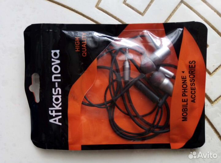 Проводные наушники новые