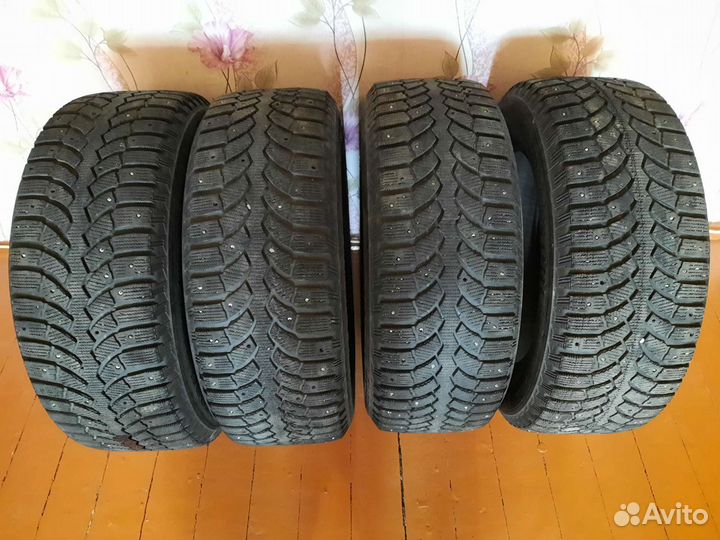 Bridgestone Blizzak Spike-01 235/60 R17 106T