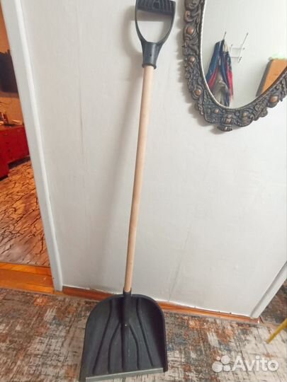 Лопата для уборки снега