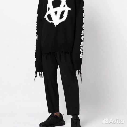 Свитер Vetements Anarchy Distressed
