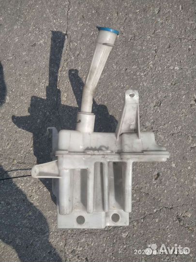 Бачок омывателя toyota avensis