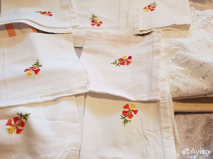 Салфетки лён с вышивкой и узорным обрамлением. 24