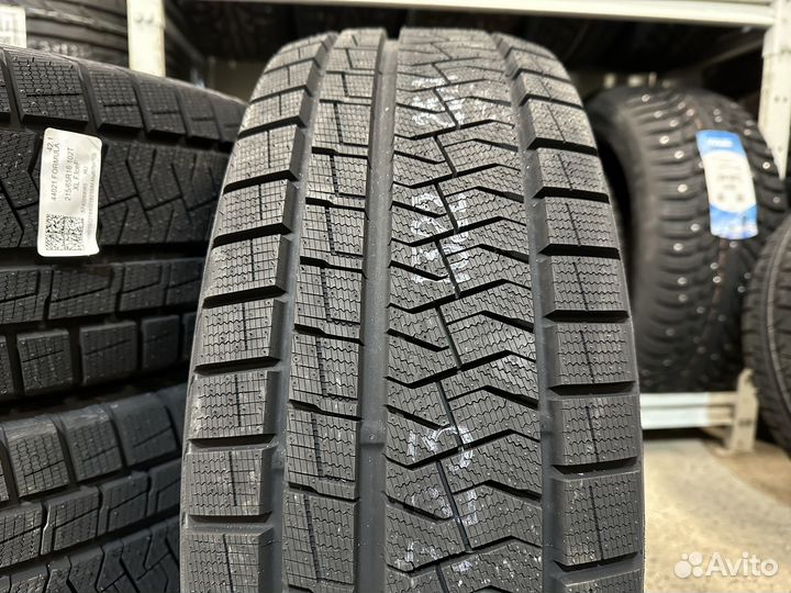Pirelli Formula Ice FR 215/65 R16 102T