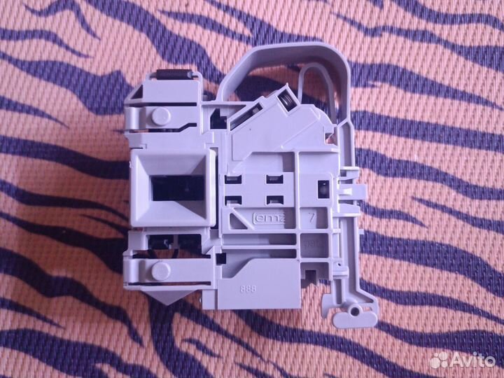 Замок блокировки люка EMZ BG-222556