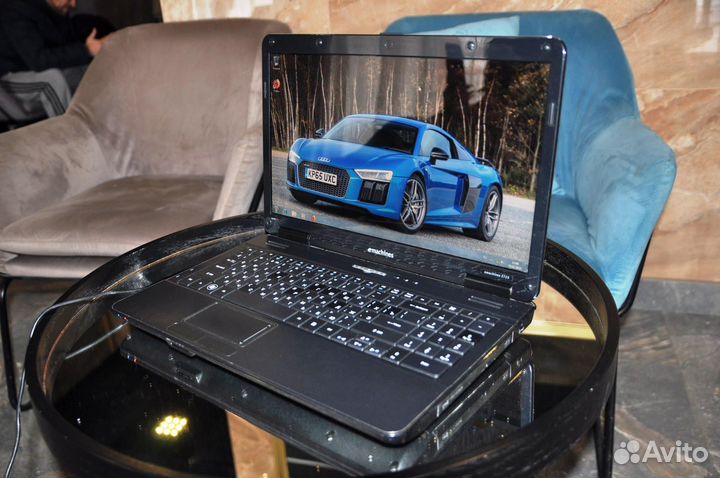 Классный ноутбук Acer Emashines E525