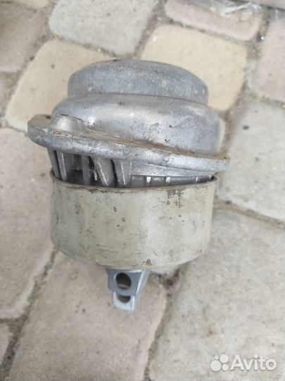 Опора двс передняя Mercedes S W222 / Maybach X222