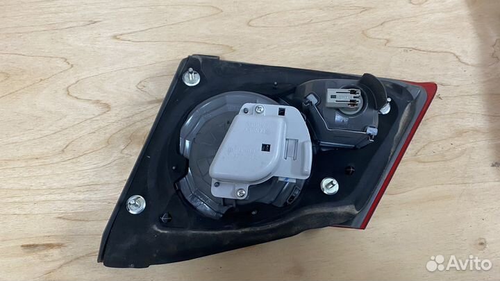 Фонарь крышки багажника левый P5376L