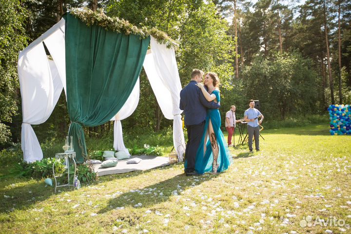 Деревянная свадебная арка